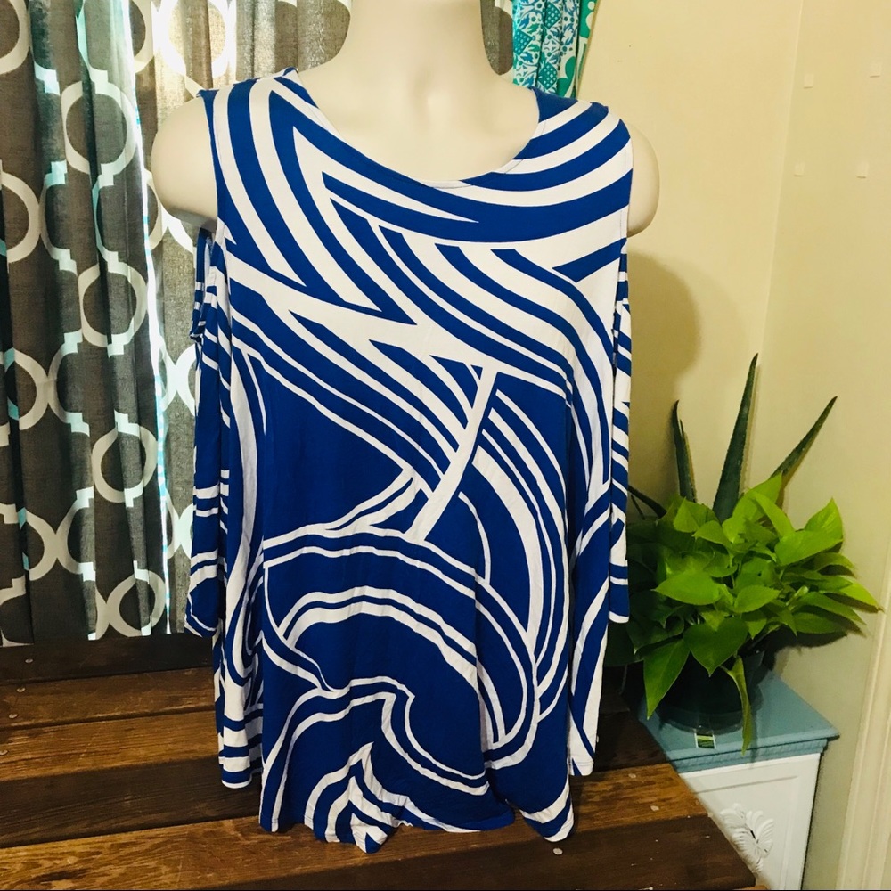 Chico’s open cold shoulder soft shirt